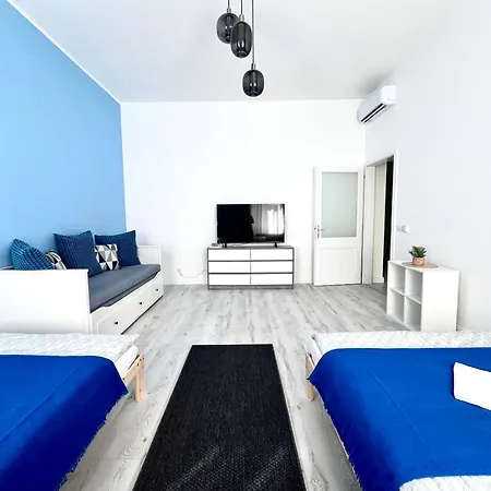 Cozy Convenient Center Apartament