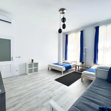 Cozy Convenient Center דירה *
