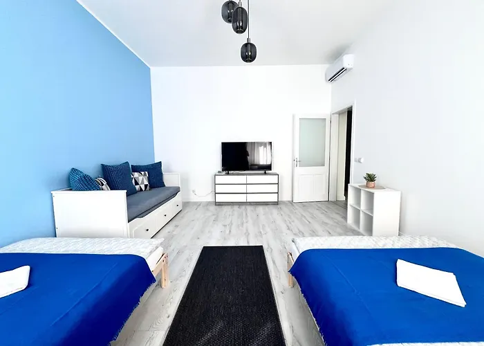 Cozy Convenient Center דירה